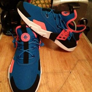 Nike Huarache Drift.. M9.5.. W11
